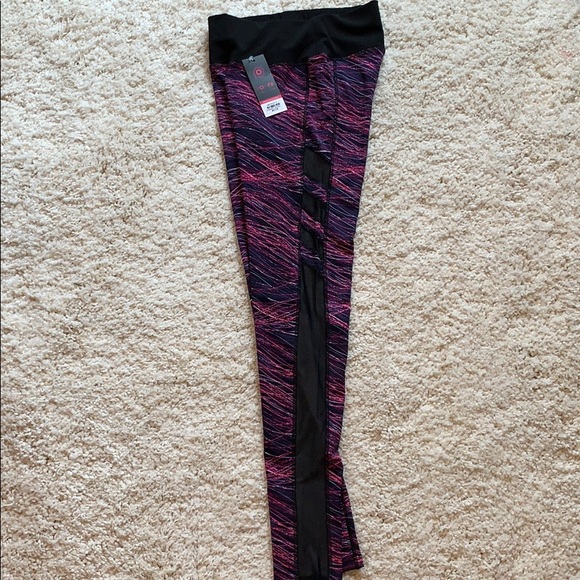 Super cute leggings with mesh panel down the sides - Picture 4 of 4